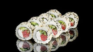 Філадельфія з тунцем в кунжуті