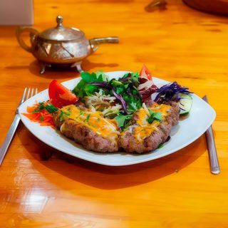 Kafta plato con ensalada