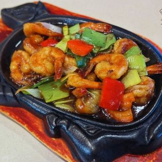 Gambas con puerros a la plancha