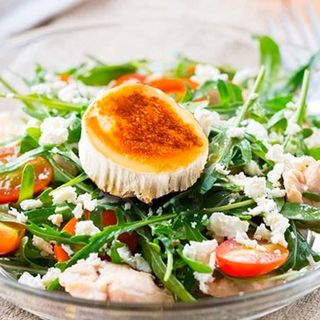 Ensalada de rulo de cabra