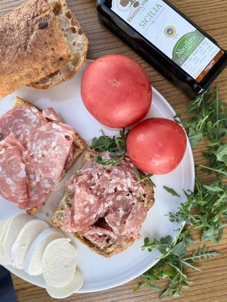 Паніні з салямі