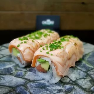 Uramaki Especial De Salmón Con Cobertura Flameada (7Uds.)