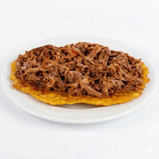 Patacones Con Ternera Desmechada