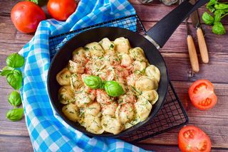 Богатырские пельмени жареные со сметанным соусом