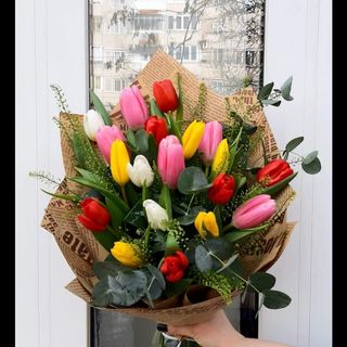 Buchet cu 15 lalele colorate 