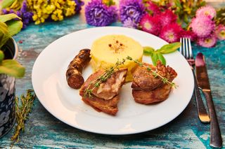 Carne la garnita cu piure de cartofi