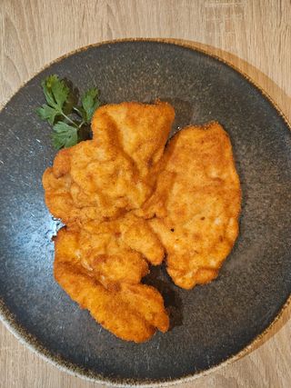 Panierowany kotlet z piersi z kurczaka