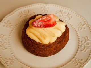 Десерт Шу манго-полуниця (160г)