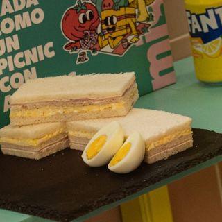 Menú de 3 sanguchitos de miga "gustosos" con bebida