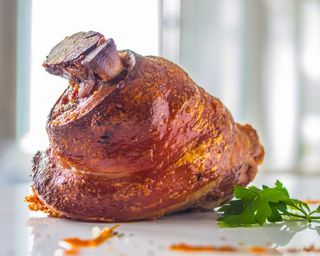 Ciolan de porc cu fasole