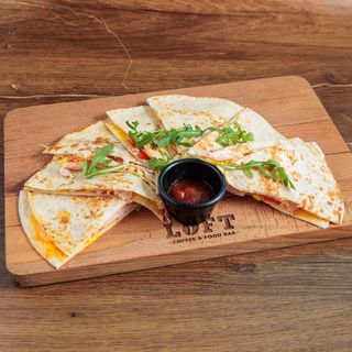 Quesadilla sa pečenicom