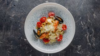 Пикантни талиатели с тигрови скариди  и черноморски миди