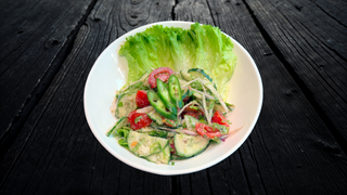 ქართული სალათი თხილით