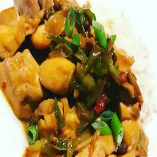 Pollo Con Salsa De Gon Bao (picante)