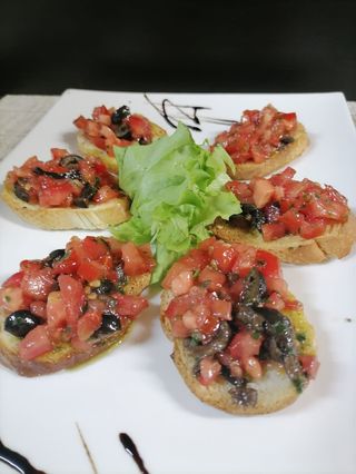 Хрупкави брускети с конкасе от домати (130гр)