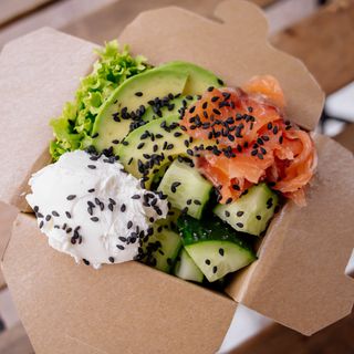 Салат з лососем 