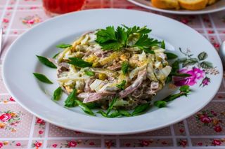 Салат с говяжьим языком