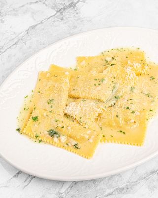 Равиоли с курицей и пармезаном