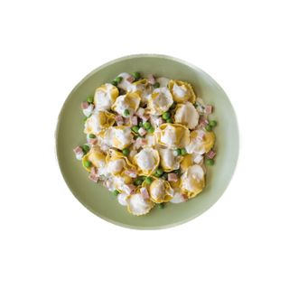 Tortellini Con Nata Y Guisantes,jamon cocido,nueces