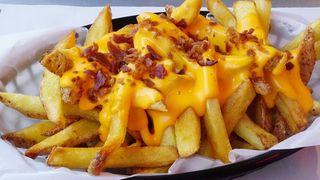 Patatine cheddar e bacon