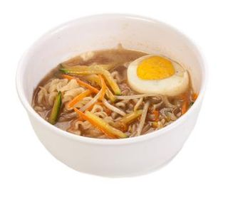 391 Ramen in brodo con verdure e uova