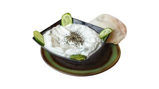 99- przystawka tzatziki laban w khyar, pita