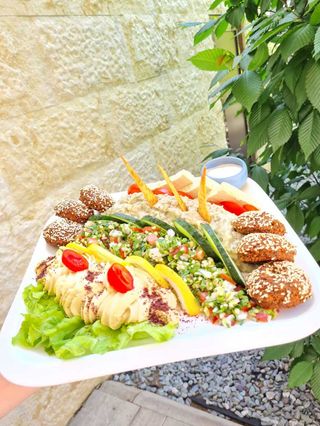 Platou cu aperitive arabesti pentru 4 persoane