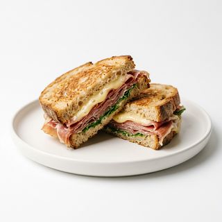 Sándwich De Jamón Serrano Y Queso
