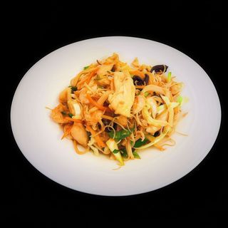 119 Fideo De Arroz Salteado Estilo Chino Con Pollo