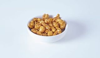 Anacardos con coco y sésamo