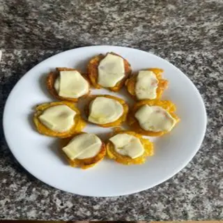 Patacón con queso