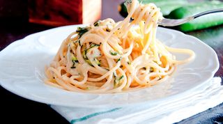 Makaron sojowy z krewetkami