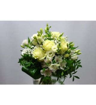 Bouquet di fiori bianchi misti