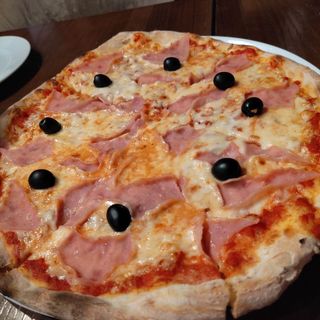 Pizza Vesuvio