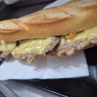 Bocadillo De Lomo Con Queso