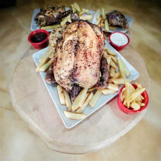 Pollo A L'Ast Con Ensalada Especial Y Alitas De Pollo (6 Uds.)