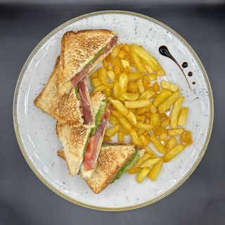 TOST SENDVIČ  SA PRŠUTOM