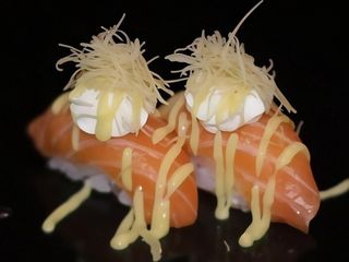 87. Salmon Con Queso Y Katafi (2 Uds.)