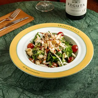 Insalata di rucola, pere, gorgonzole dolce e noci