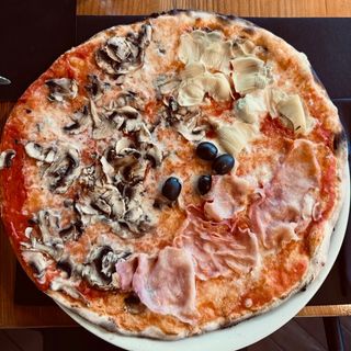 Pizza Cuatro Estaciones (33 Cm.)