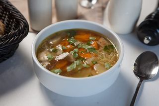 Supă de pui cu tăiței de casă