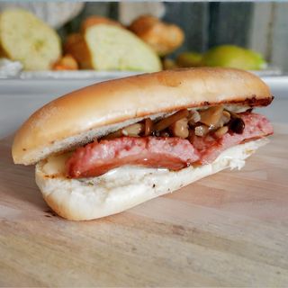 Panino salsiccia e patatine