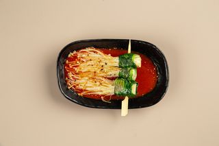 ЭНОКИ В ОСТРОМ СОУСЕ 