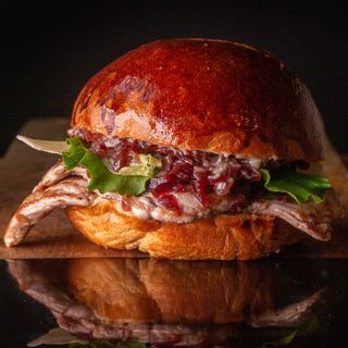 Бургер със свинско бон филе