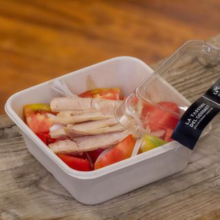 Tomates con ventresca y cebolla