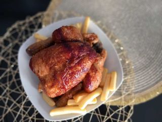 Ración De Pollo Con Patatas Fritas