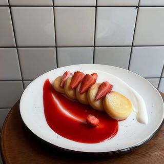 Сирники з домашнім джемом та сметаною (210г)