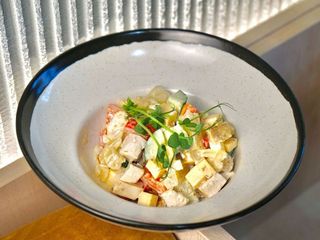 Салат овочевий з куркою (270g)