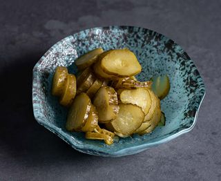 Salată de castraveți murati