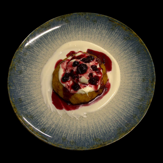 Papanasi cu smantana si dulceata